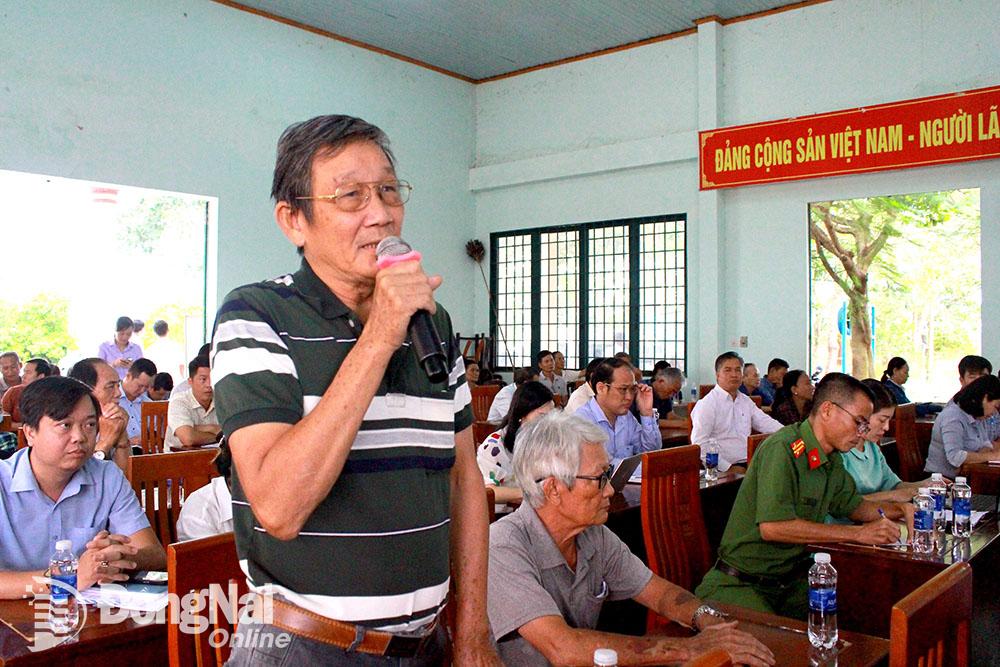 Cử tri huyện Thống Nhất phát biểu ý kiến tại một hội nghị tiếp xúc cử tri với đại biểu Quốc hội tỉnh. Ảnh: H.Thảo
