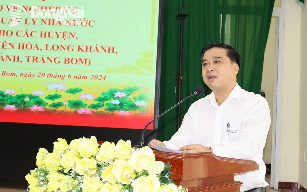 Giám đốc Sở Xây dựng ông Hồ Văn Hà phát biểu tại hội nghị. Ảnh: Hoàng Lộc 