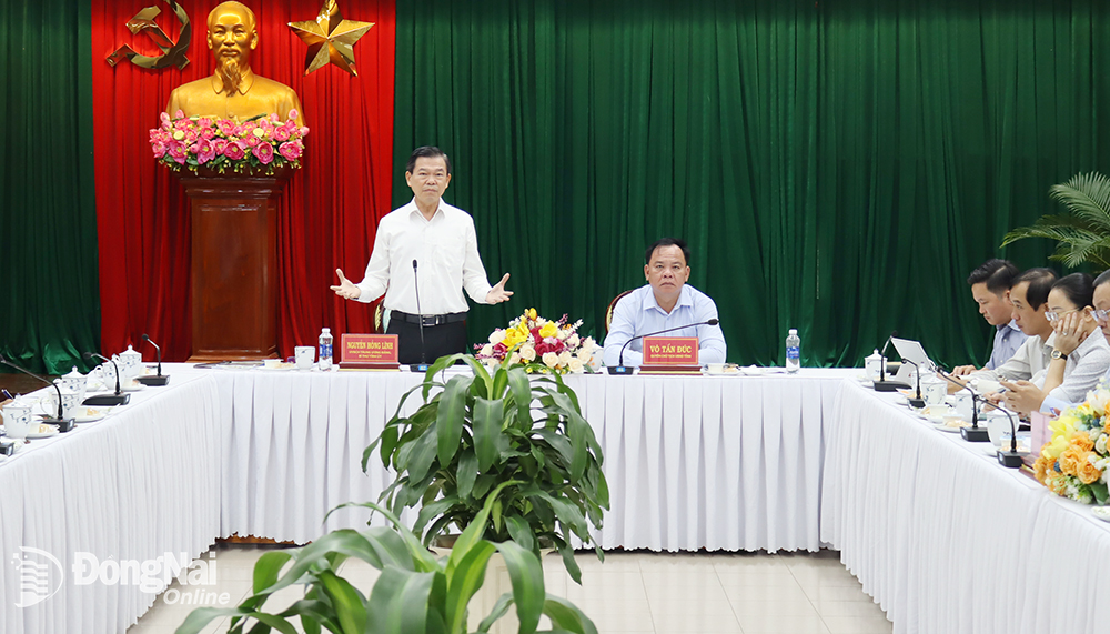 Ủy viên Trung ương Đảng, Bí thư Tỉnh ủy Nguyễn Hồng Lĩnh phát biểu chỉ đạo tại hội nghị. Ảnh: Hoàng Lộc