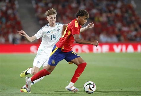 Tiền đạo cánh Yamal là cầu thủ trẻ nhất ở Euro 2024