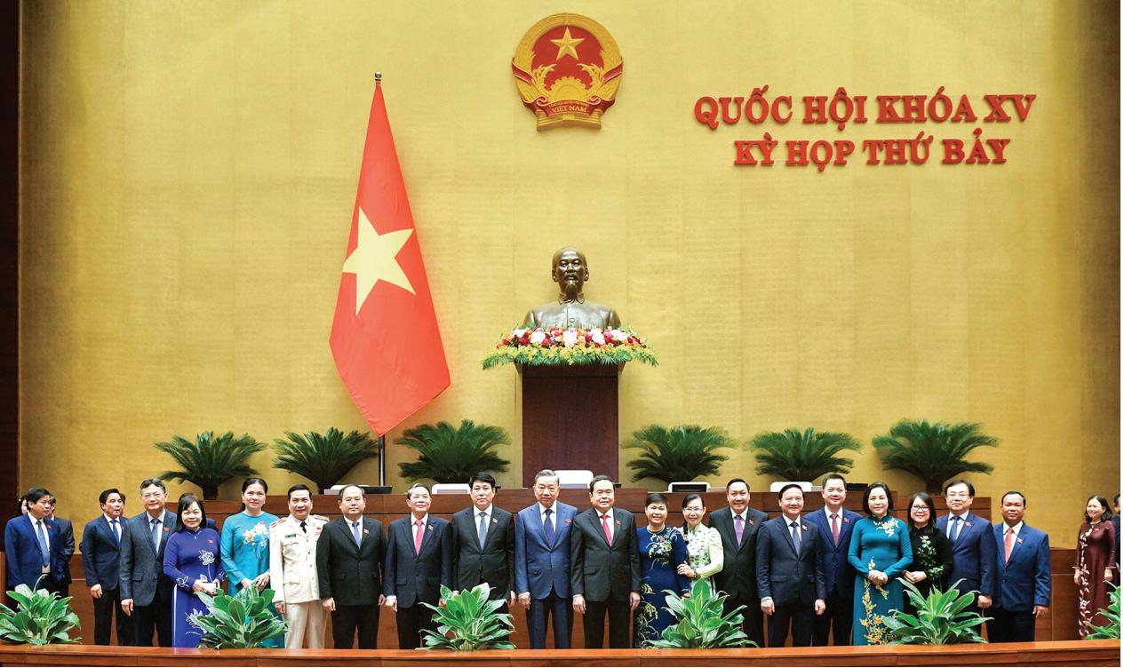 Đoàn đại biểu Quốc hội tỉnh Đồng Nai chụp hình lưu niệm với các đồng chí lãnh đạo Đảng, Nhà nước và Quốc hội.