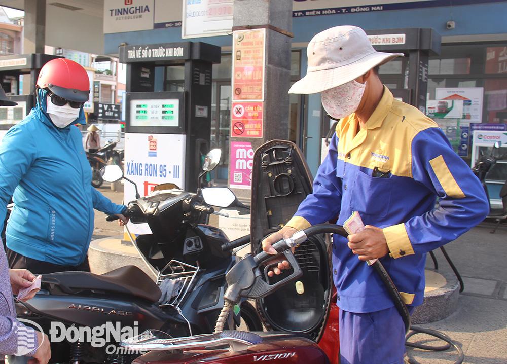 Giá xăng, dầu đồng loạt tăng trở lại