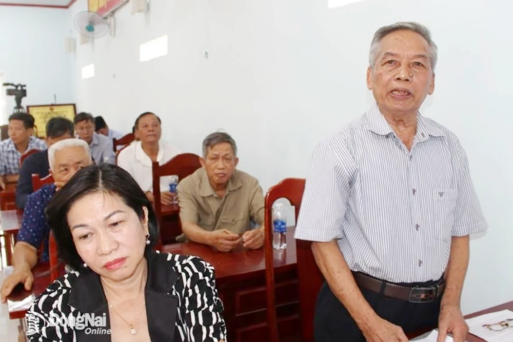 Cử tri huyện Thống Nhất phát biểu ý kiến tại một hội nghị tiếp xúc cử tri với đại biểu HĐND tỉnh. Ảnh: H.Thảo