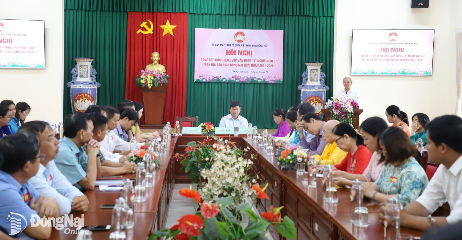 Ủy viên Ban thường vụ Tỉnh ủy, Chủ tịch Ủy ban MTTQ Việt Nam tỉnh Cao Văn Quang phát biểu chỉ đạo tại hội nghị. Ảnh: My Ny