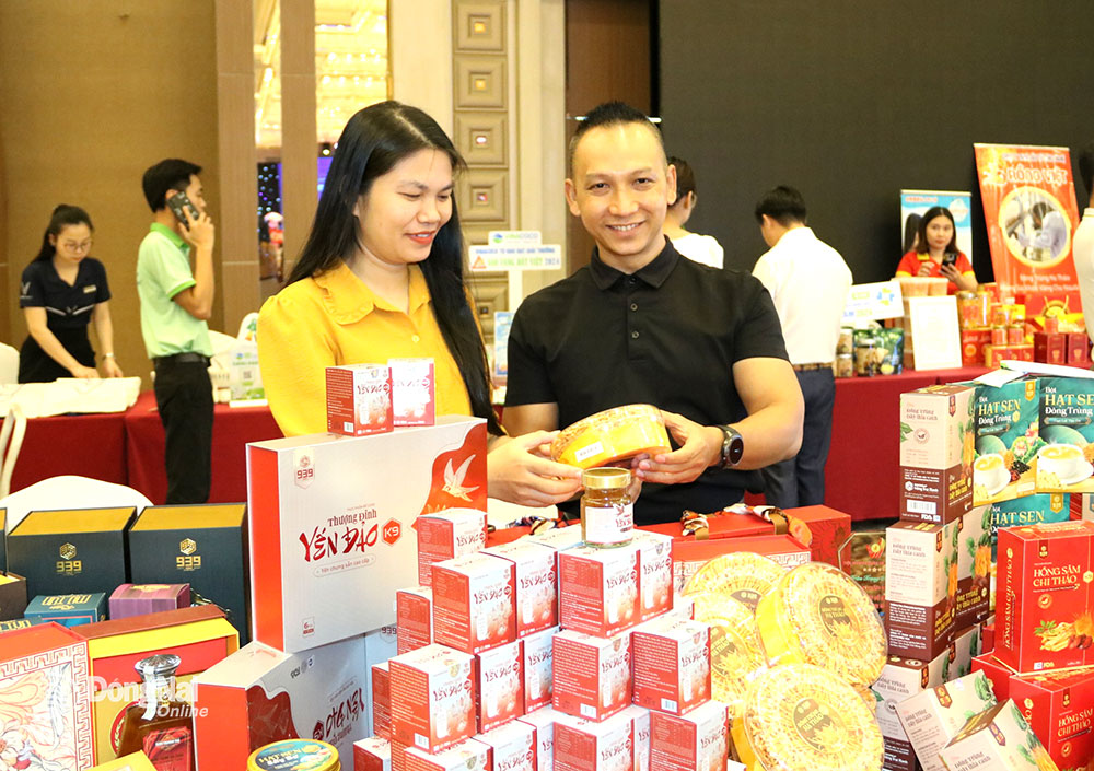 Sản phẩm của doanh nghiệp khởi nghiệp tham gia sự kiện giao lưu thương mại năm 2025. Ảnh: Vương Thế