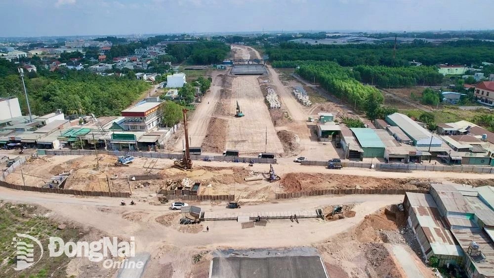 Thi công Dự án Thành phần 1, Dự án Đường cao tốc Biên Hòa - Vũng Tàu. Ảnh: Phạm Tùng