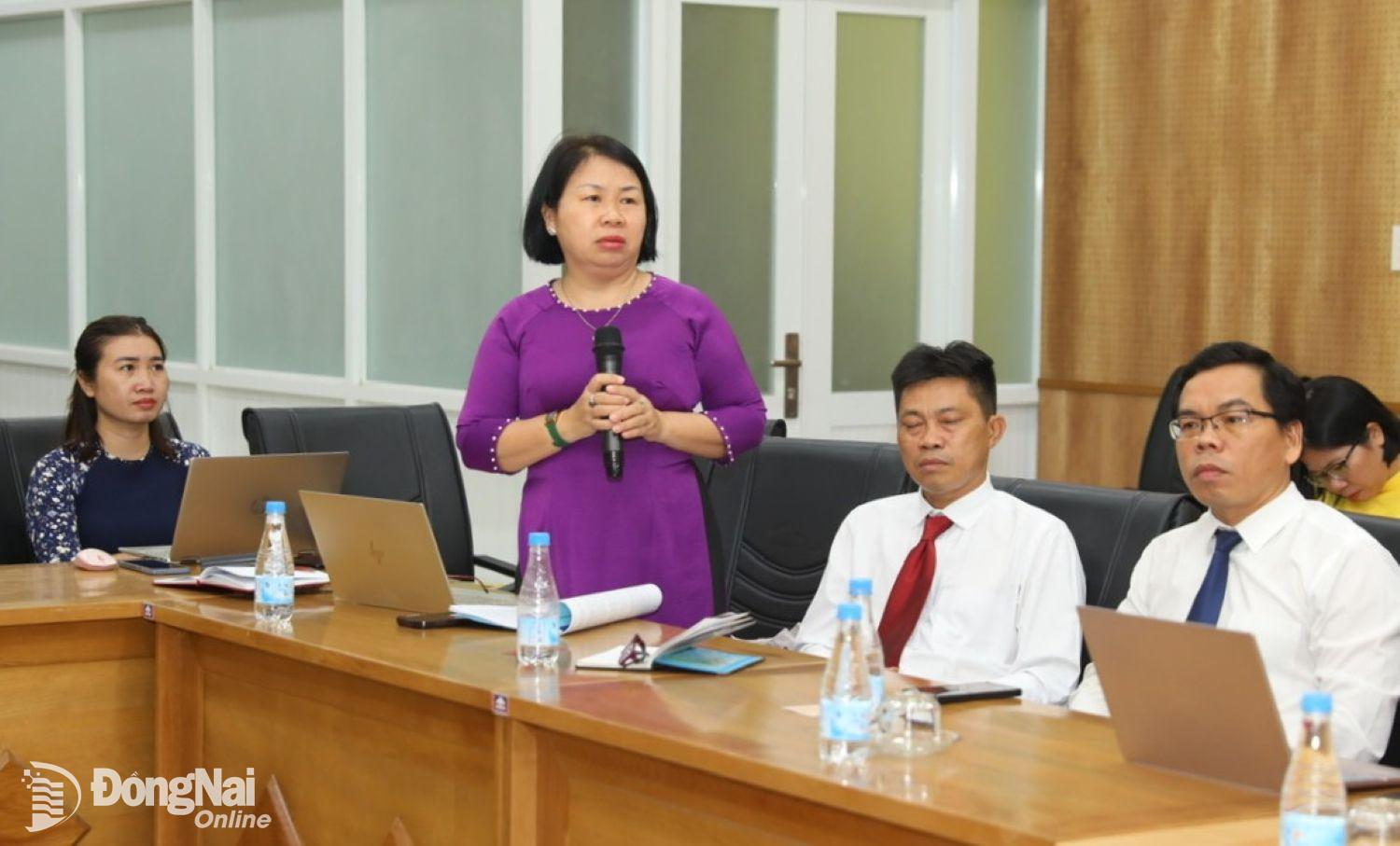 Đại biểu phát biểu tham luận đóng góp các dự thảo văn kiện. Ảnh: Huy Anh