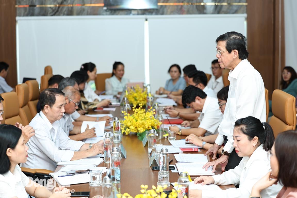 Giám đốc Đài phát thanh truyền hình Đồng Nai phát biểu trao đổi tại buổi họp. Ảnh: Công Nghĩa