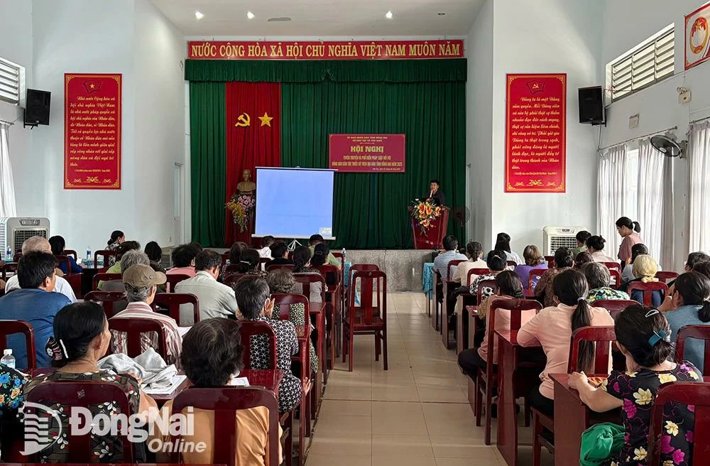 Báo cáo viên trình bày các chuyên đề tại hội nghị. Ảnh: Đan Nhi

