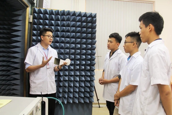 Chương trình giáo sư thỉnh giảng hướng đến việc kết nối trí thức toàn cầu, tăng cường hợp tác quốc tế, đồng thời nâng cao chất lượng đào tạo và nghiên cứu tại Đại học Quốc gia TP.HCM. Ảnh: TTO