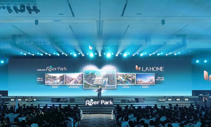 Sự kiện ra mắt River Park hút hơn 2.000 người tham gia. Ảnh: Prodezi.