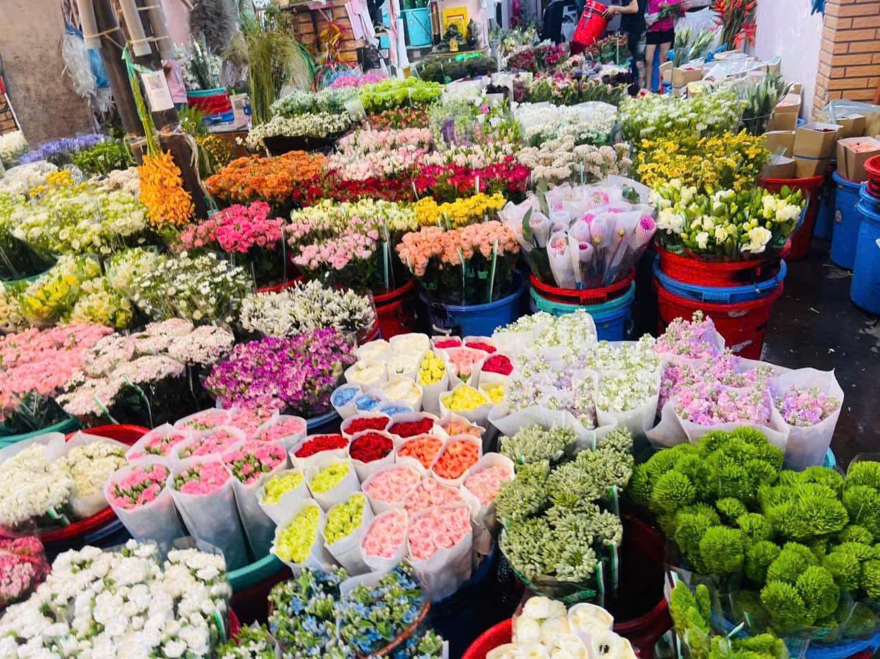 Hoa được tuyển chọn để kết thành sản phẩm đẹp phục vụ khách hàng.