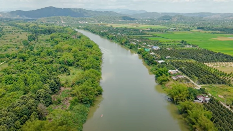 Sông Đồng Nai: Nguồn sống của hàng nghìn người dân.