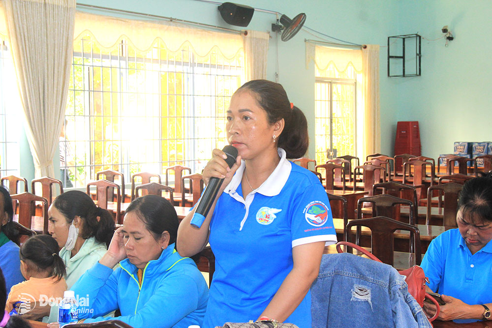 Cán bộ, hội viên phụ nữ dân tộc tham gia đóng góp ý kiến tại Chương trình Đối thoại với hội viên, phụ nữ dân tộc thiểu số và miền núi năm 2024.