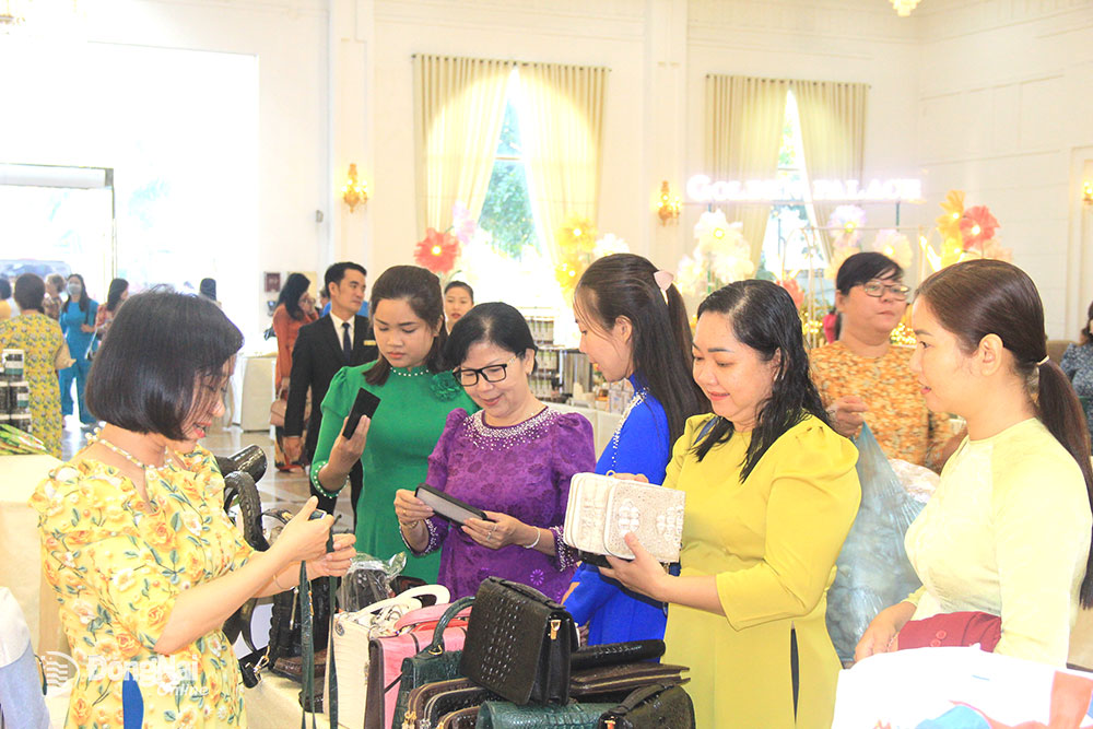 Hội Liên hiệp phụ nữ tỉnh tổ chức Ngày hội Phụ nữ khởi nghiệp dành cho hội viên, phụ nữ khởi nghiệp. Ảnh: N.Sơn