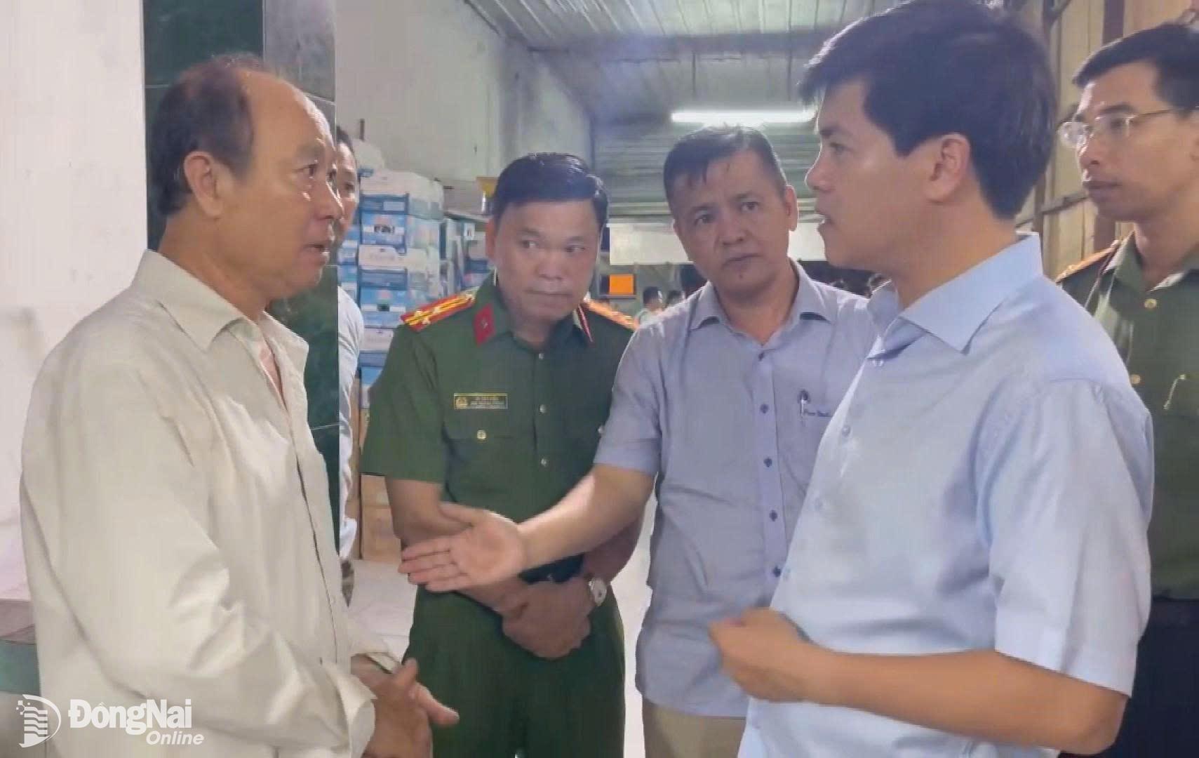 Thiếu tướng Nguyễn Đức Hải, Giám đốc Công an tỉnh trực tiếp có mặt tại hiện trường chỉ đạo điều tra vụ án. Ảnh: Công an tỉnh.