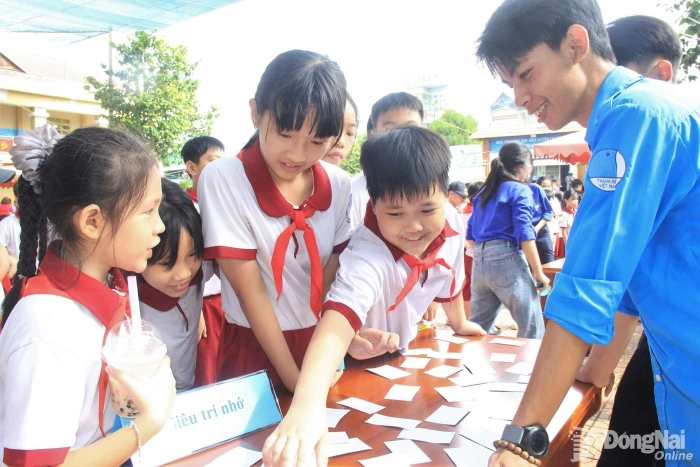 Bảo vệ trẻ em phát triển trên môi trường mạng