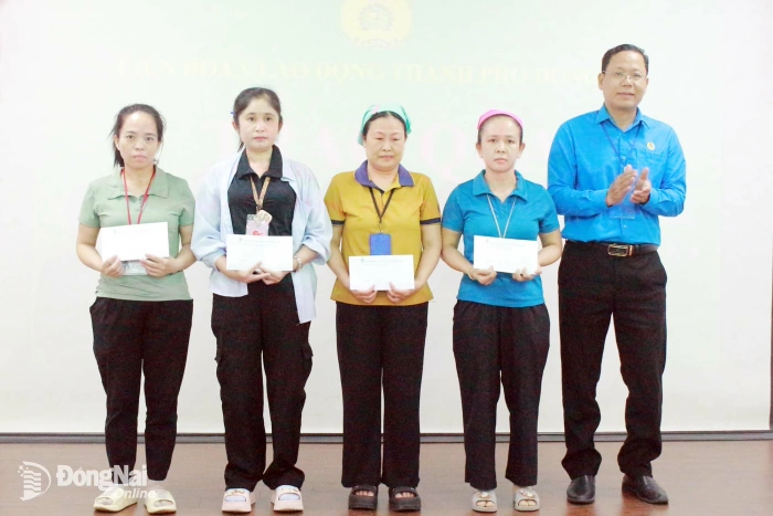 Nơi nào công nhân khó, nơi đó có Công đoàn