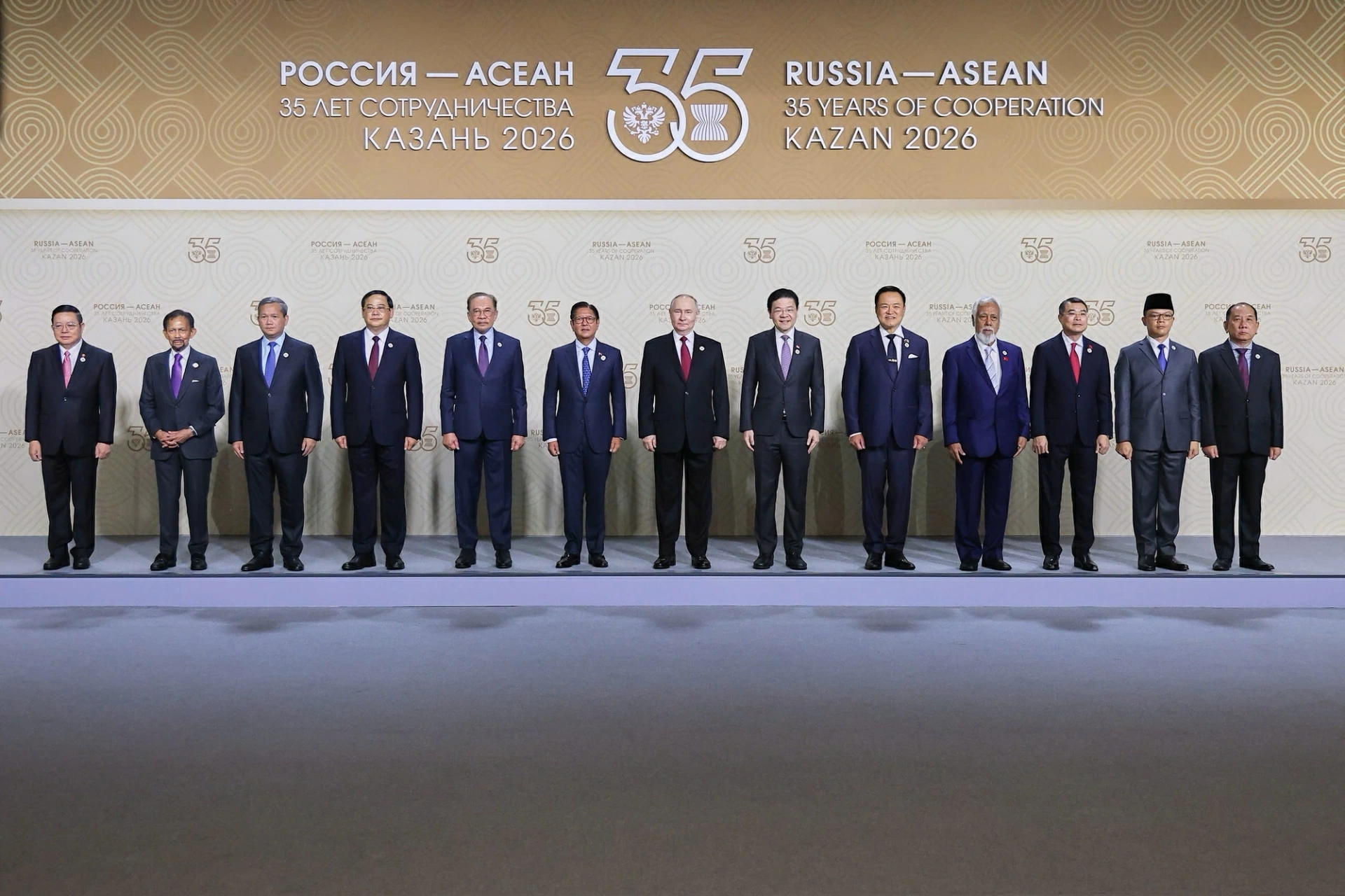 Tổng thống Liên bang Nga Vladimir Putin đón Trưởng đoàn các nước thành viên ASEAN - Ảnh: VGP/Nhật Bắc - Ảnh: VGP/Nhật Bắc

