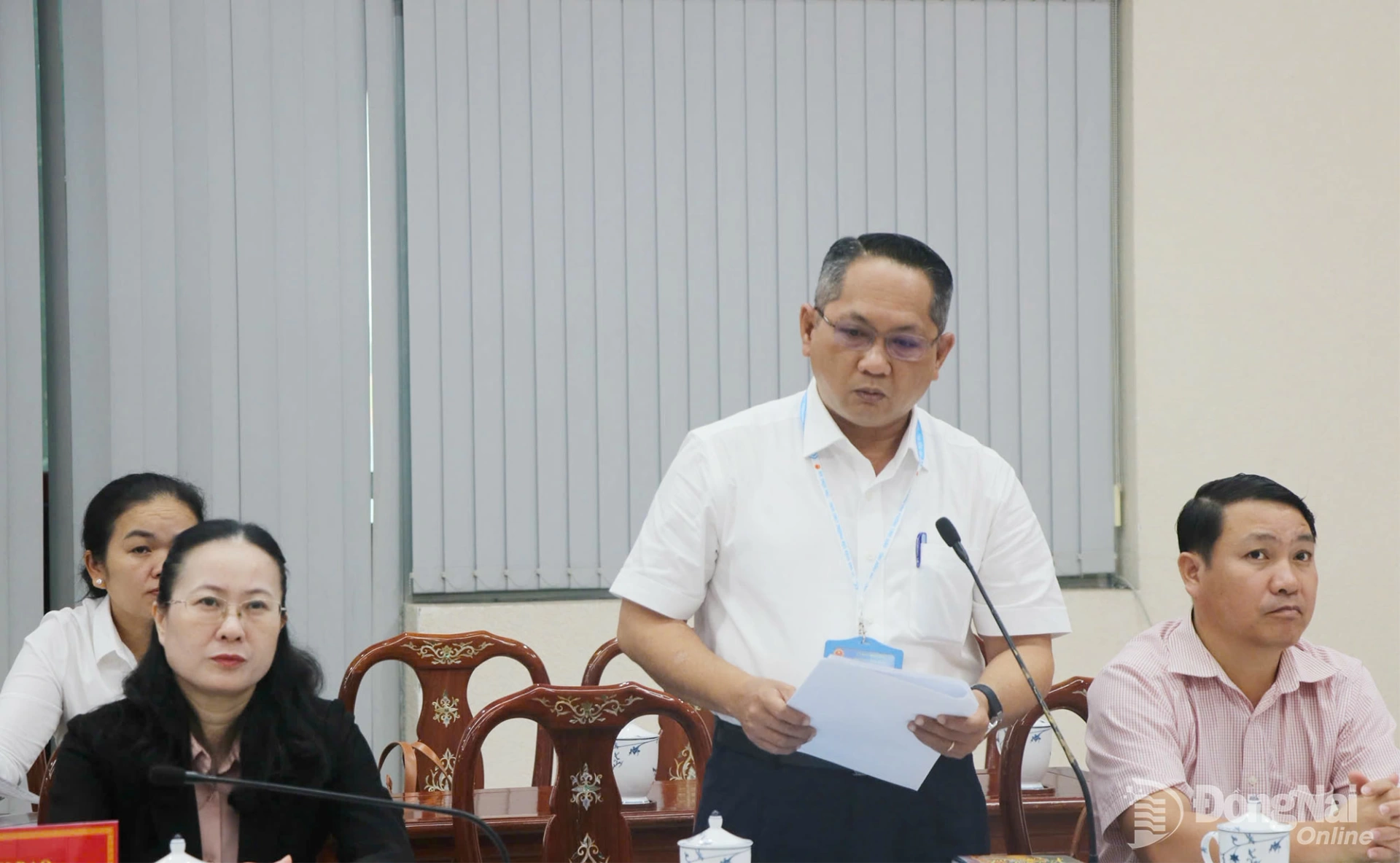 Representatives of departments and agencies speak at the seminar. Photo: Hanh Dung