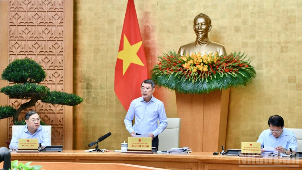 Thủ tướng Lê Minh Hưng yêu cầu các Bộ trưởng, Thủ trưởng cơ quan ngang Bộ trực tiếp phụ trách, tập trung chỉ đạo, tập trung nguồn lực, khẩn trương hoàn thiện các dự án luật, nghị quyết. (Ảnh: THANH GIANG)