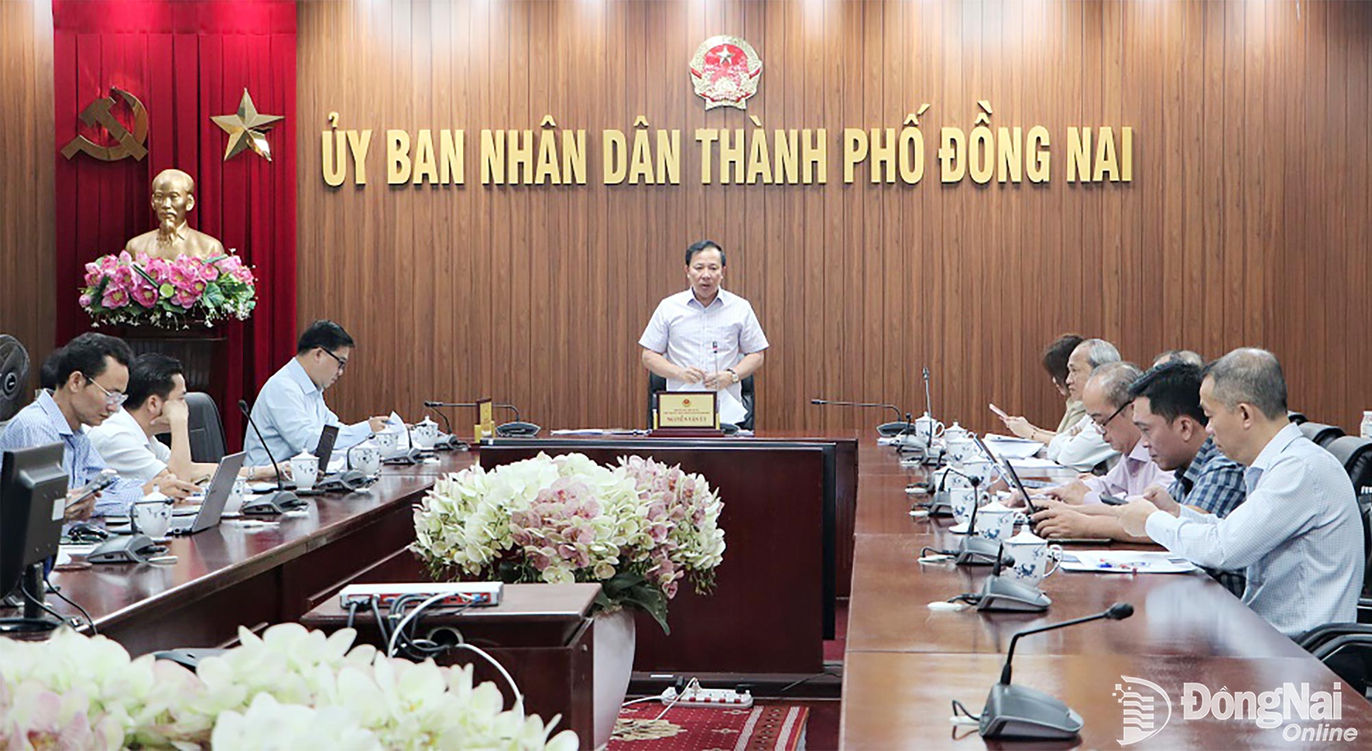 Phó Bí thư Thành ủy, Chủ tịch UBND thành phố Nguyễn Văn Út phát biểu chỉ đạo tại buổi làm việc. Ảnh: Phạm Tùng
