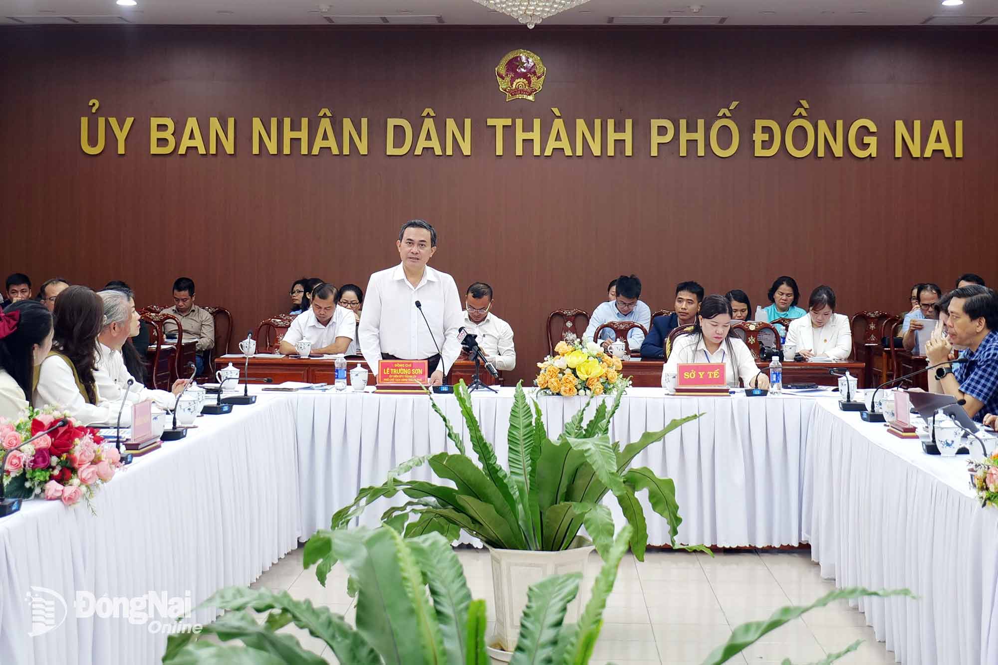 Ủy viên Ban Thường vụ Thành ủy, Phó Chủ tịch UBND thành phố Lê Trường Sơn phát biểu tại tọa đàm. Ảnh: Hạnh Dung