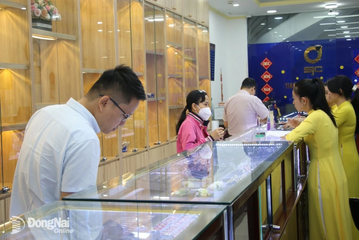 Giá vàng liên tục ‘trồi sụt’ vào đầu tuần