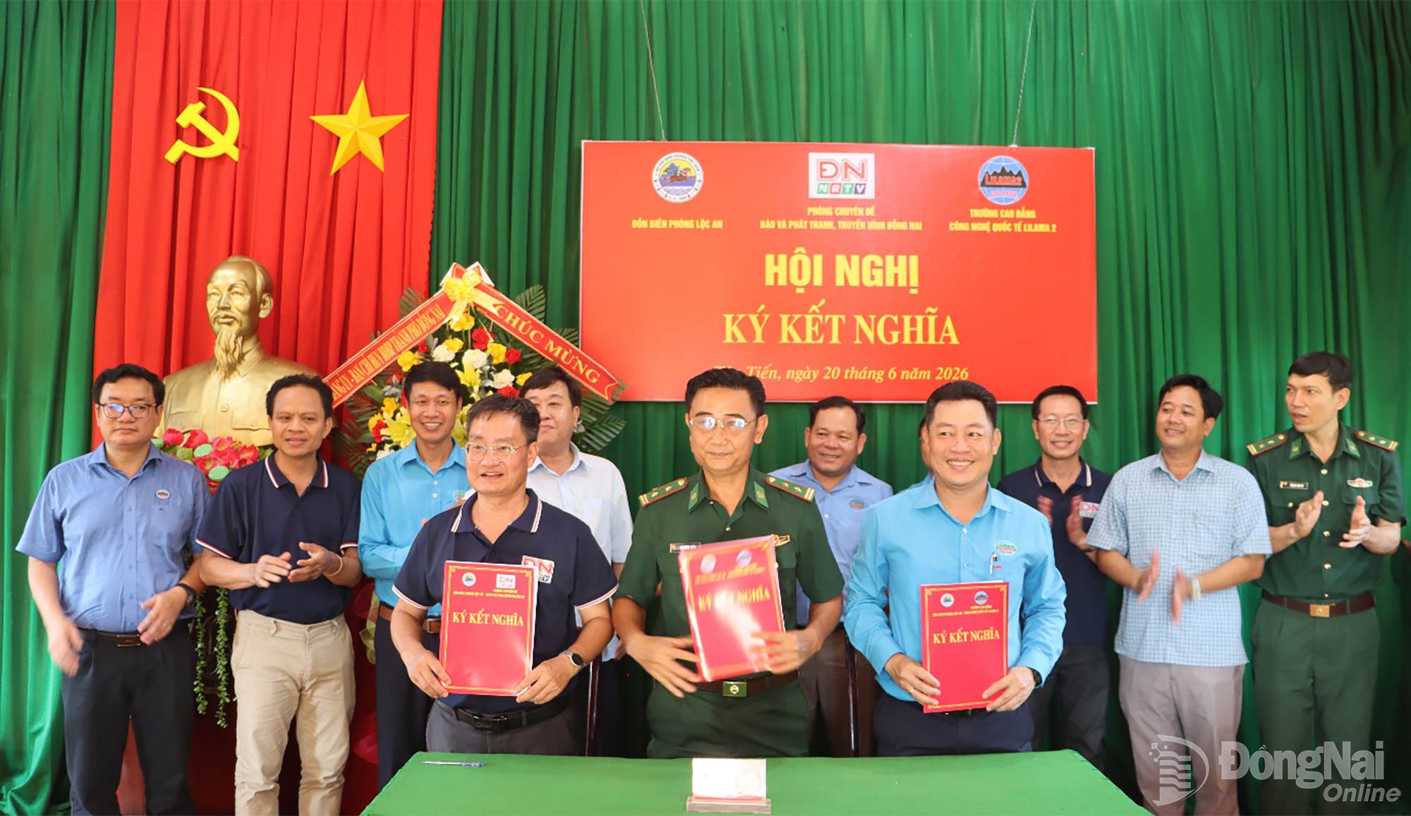 3 đơn vị ký kết kết nghĩa. Ảnh: Vũ Thuyên
