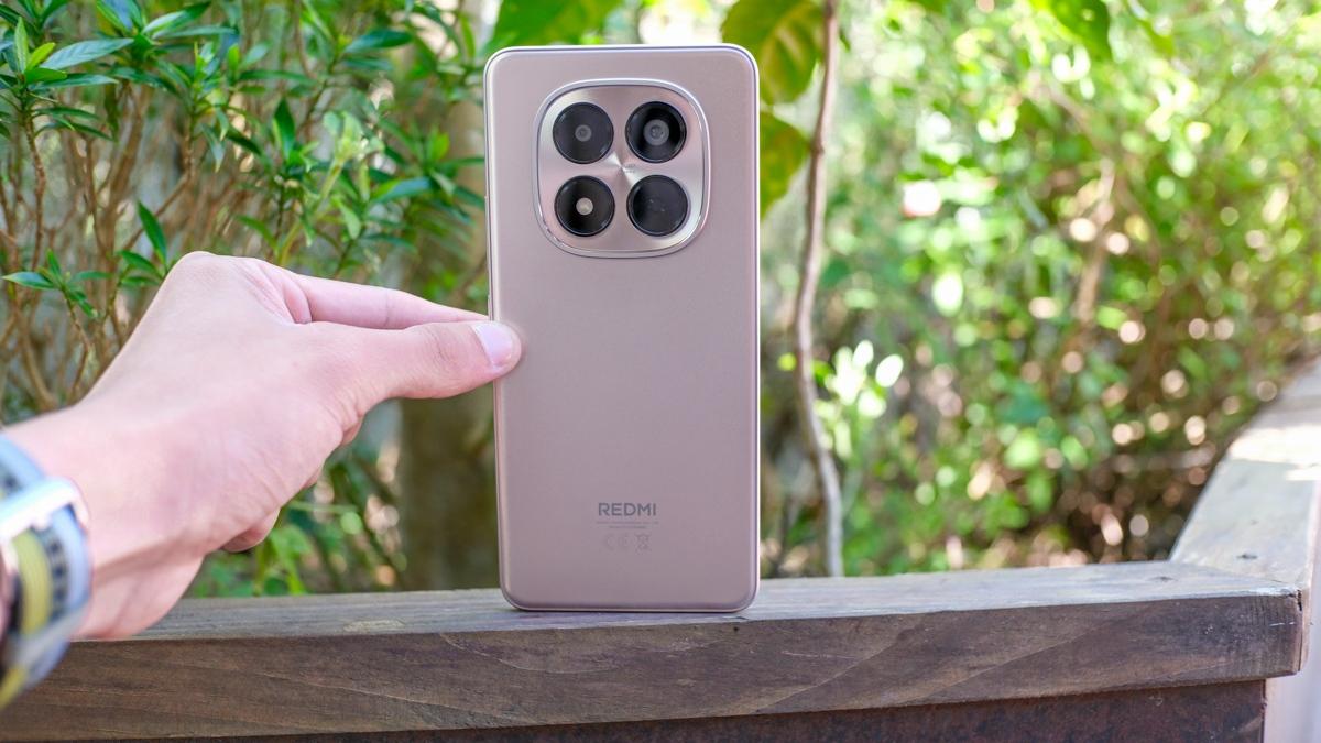 Điện thoại Redmi Note 15 có ngoại hình tối ưu.