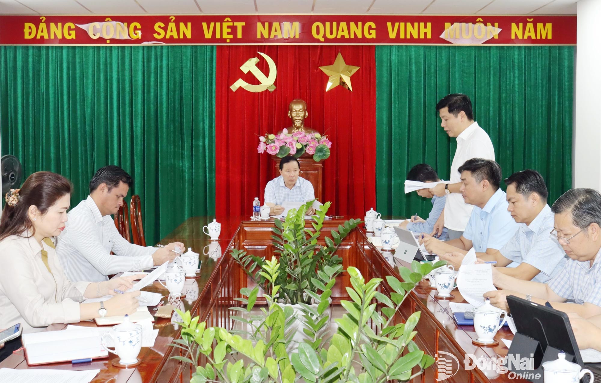 Phó Bí thư Thành ủy, Chủ tịch UBND thành phố Đồng Nai Nguyễn Văn Út chủ trì buổi làm việc. Ảnh: Hoàng Lộc
