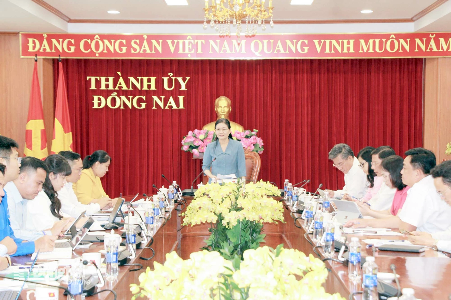 Đồng chí Tôn Ngọc Hạnh, Ủy viên Trung ương Đảng, Phó Bí thư Thường trực Thành ủy, Chủ tịch HĐND thành phố phát biểu tại cuộc họp. Ảnh: Nga Sơn