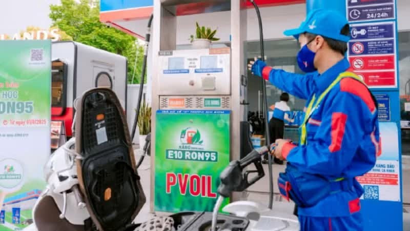 he distribution of E10 petrol was piloted by major fuel distributors before being rolled out nationwide. (Photo: Hoang Anh)