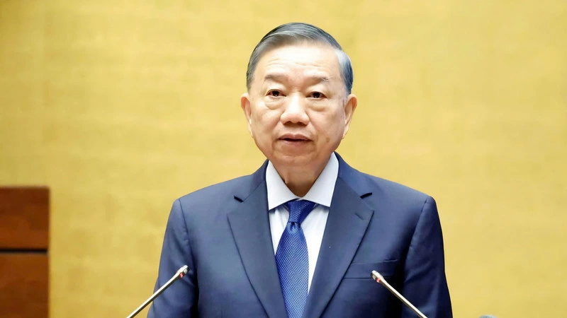 Party General Secretary and State President To Lam addresses a national conference in Ha Noi on June 30 on studying, disseminating and implementing the Politburo’s Resolution No. 10-NQ/TW on developing the foreign-invested economic sector.(Photo: VNA)