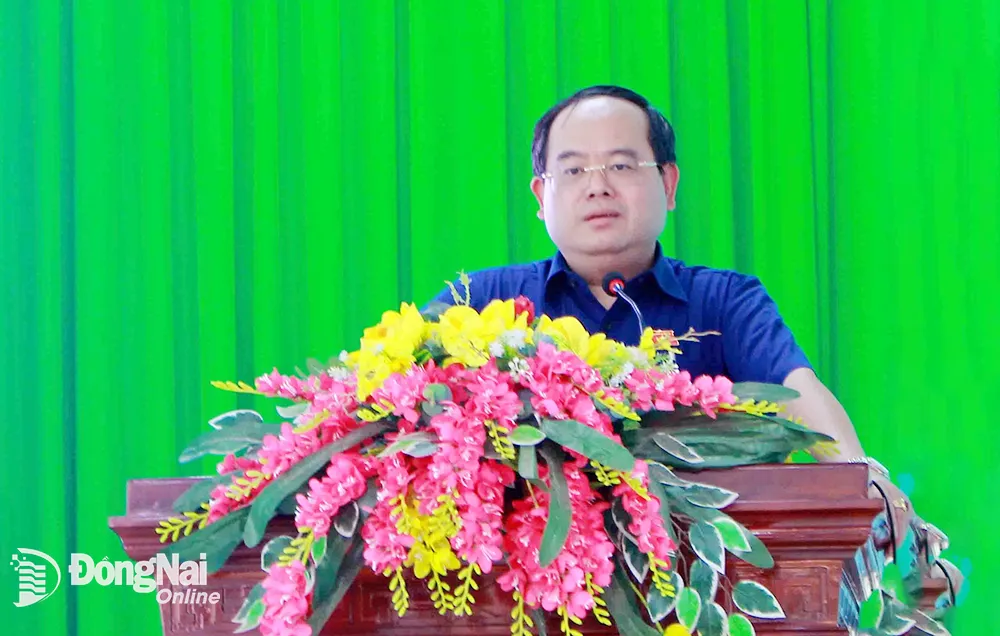 Phó bí thư Tỉnh ủy, Trưởng đoàn ĐBQH tỉnh Quản Minh Cường phát biểu tại hội nghị. Ảnh: H.Thảo