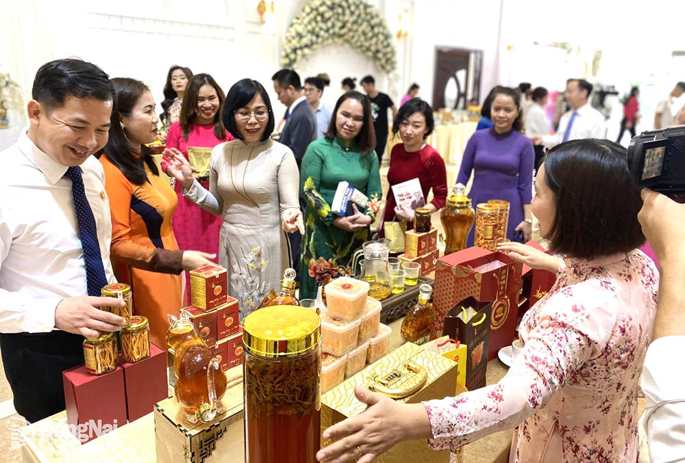 Sản phẩm đông trùng hạ thảo Rồng Việt tham gia trưng bày tại Lễ kỷ niệm Ngày Sở hữu trí tuệ thế giới năm 2023 do Sở Khoa học và công nghệ tổ chức.