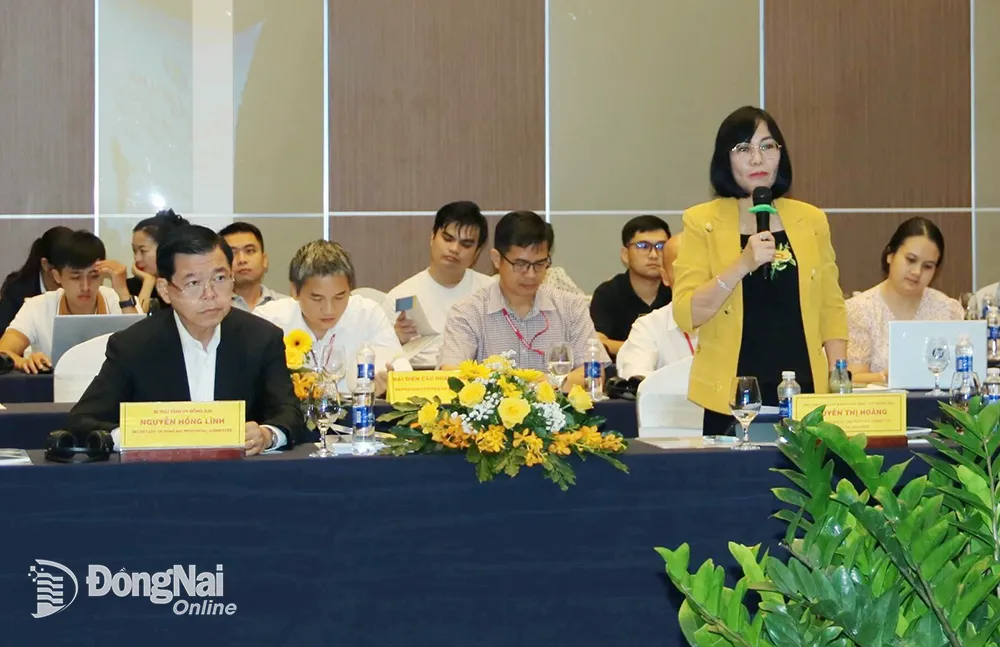 Phó chủ tịch UBND tỉnh Nguyễn Thị Hoàng chủ trì phiên thảo luận tại hội thảo. Ảnh: Vương Thế