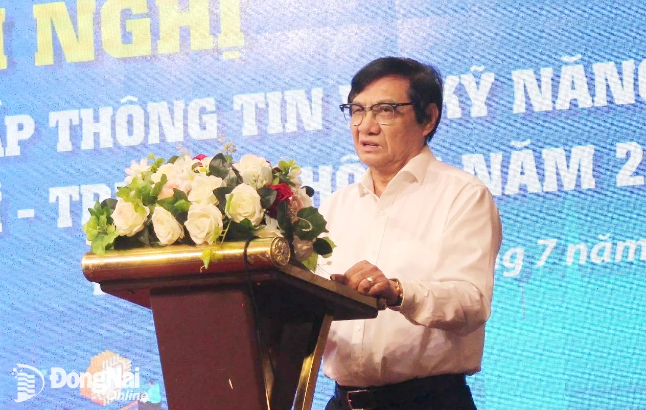  Phó chủ tịch UBND tỉnh Nguyễn Sơn Hùng phát biểu tại hội nghị. Ảnh: Ly Na
