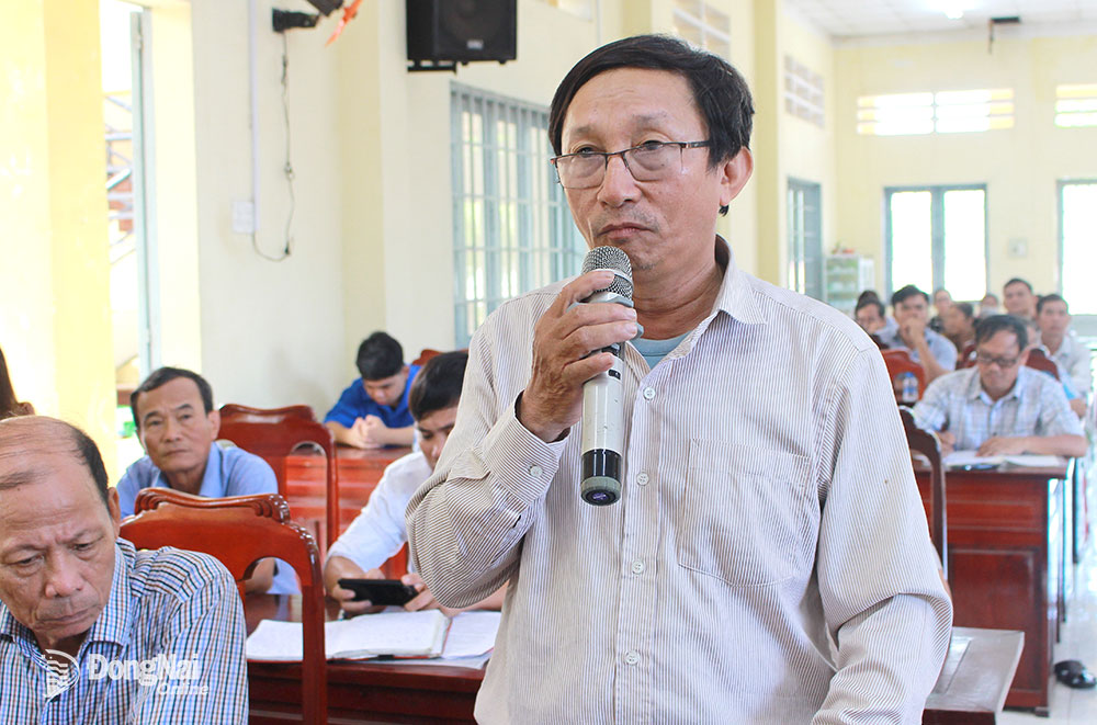Cử tri huyện Thống Nhất phát biểu ý kiến tại hội nghị tiếp xúc cử tri trước Kỳ họp thường lệ giữa năm HĐND tỉnh khóa X. Ảnh: H.Thảo