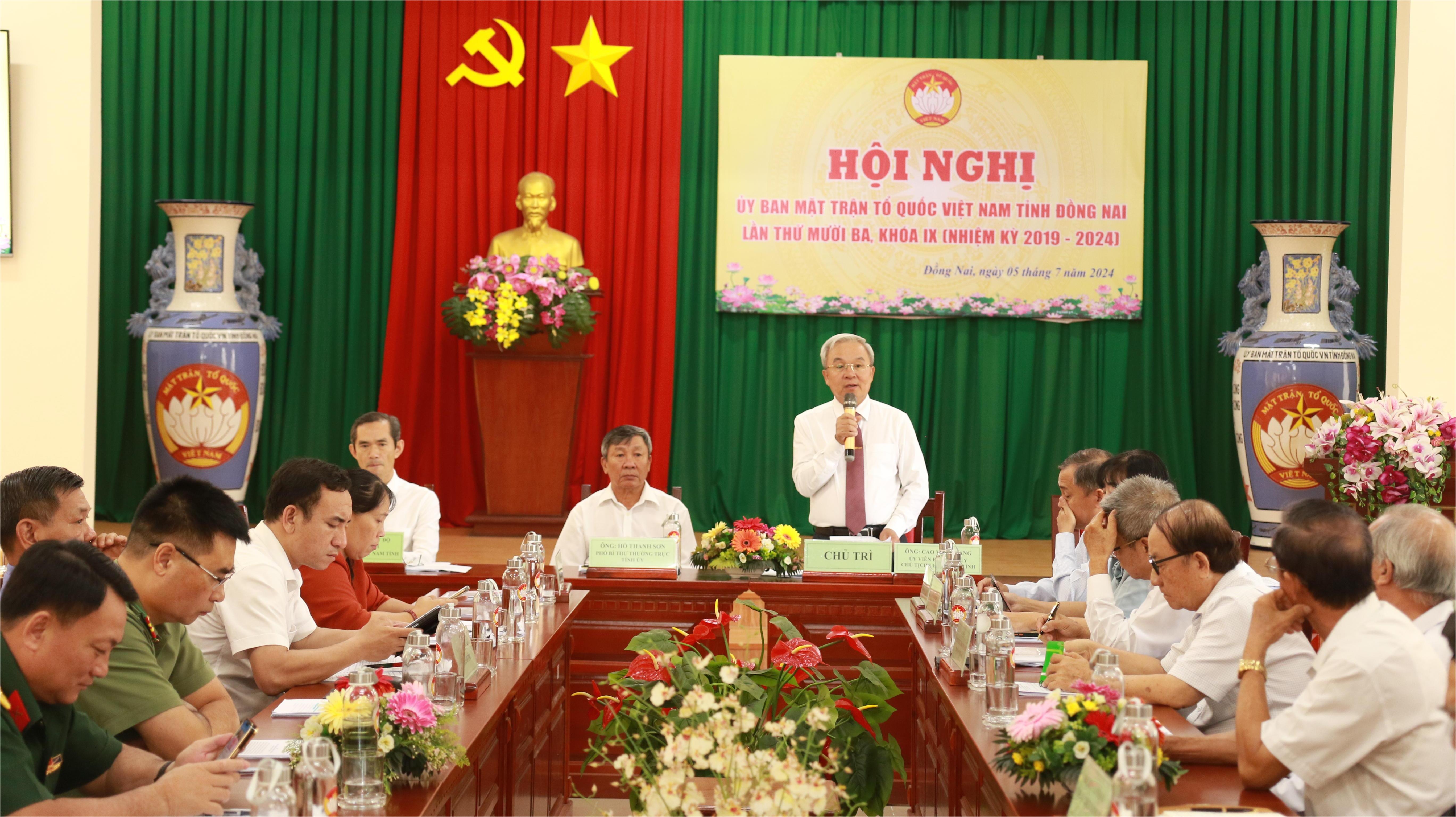 Ủy viên Ban Thường vụ Tỉnh ủy, Chủ tịch Ủy ban MTTQ Việt Nam tỉnh Cao Văn Quang phát biểu tại hội nghị. Ảnh: Sông Thao

