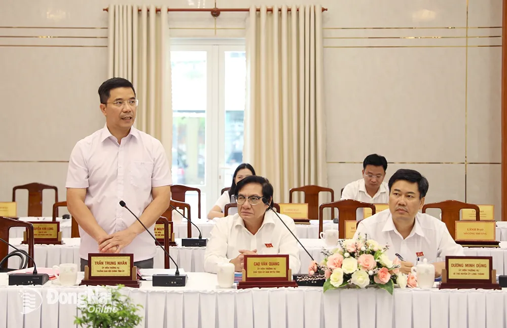 Đại tá Nguyễn Hồng Phong, Giám đốc Công an tỉnh phát biểu tại Hội nghị Ban Chấp hành Đảng bộ tỉnh ngày 4-7. Ảnh: Công Nghĩa
