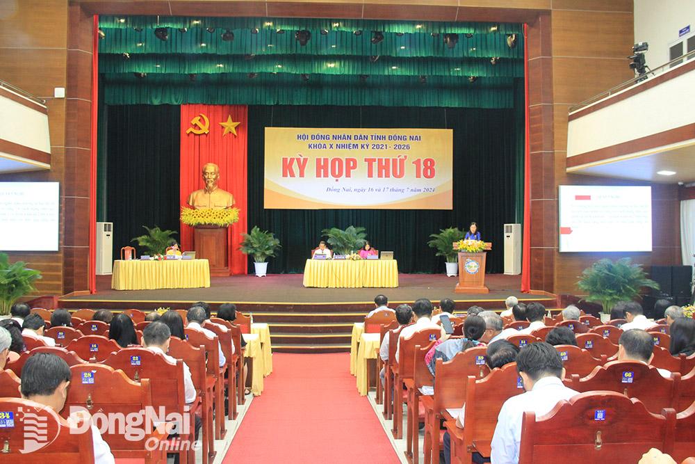 Quang cảnh Kỳ họp thứ 18, HĐND tỉnh khóa X. Ảnh: N.Tuyết