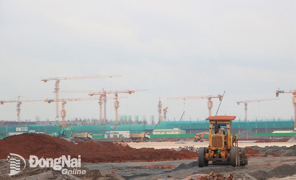 UBND tỉnh đã có kiến nghị gửi Ủy ban thường vụ Quốc hội chấp thuận chủ trương cho phép thu hồi vật liệu san lấp tại một phần khu vực quy hoạch nhà ga T3 Sân bay Long Thành phục vụ thi công Dự án đường cao tốc Biên Hòa - Vũng Tàu. Ảnh: tư liệu