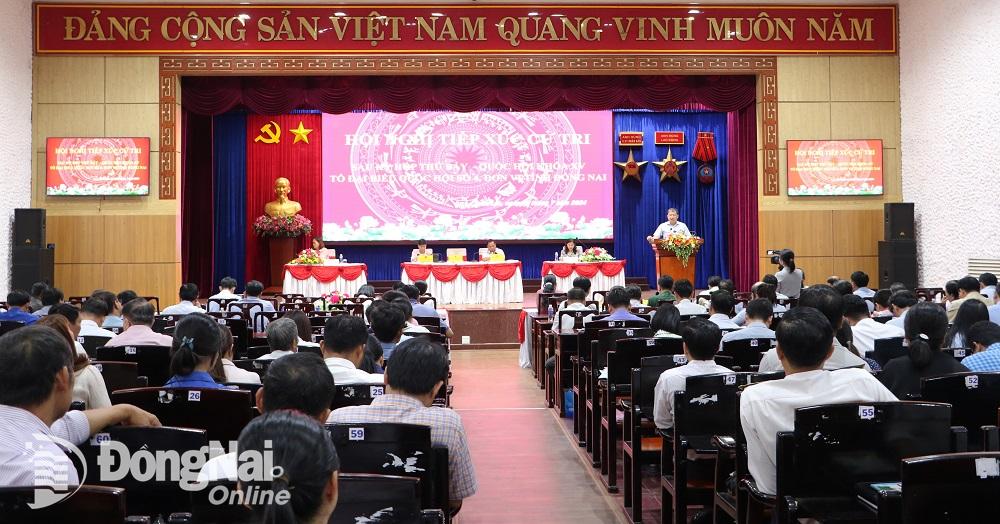 Tổ ĐBQH số 4, đơn vị tỉnh Đồng Nai tiếp xúc cử tri huyện Xuân Lộc. Ảnh: Phạm Tùng