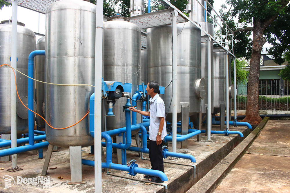 Công trình cấp nước sạch nông thôn ở huyện Định Quán mới được đấu nối nước máy. Ảnh: L.AN