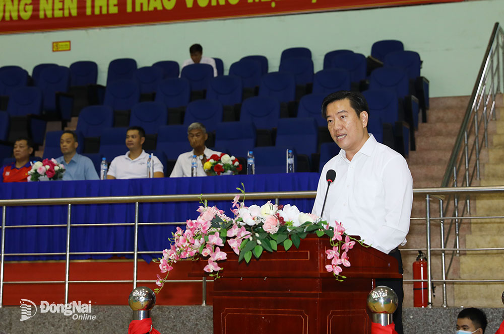Phó giám đốc Sở Văn hóa, thể thao và du lịch Đồng Nai Bùi Thanh Nam phát biểu khai mạc giải. Ảnh: Huy Anh