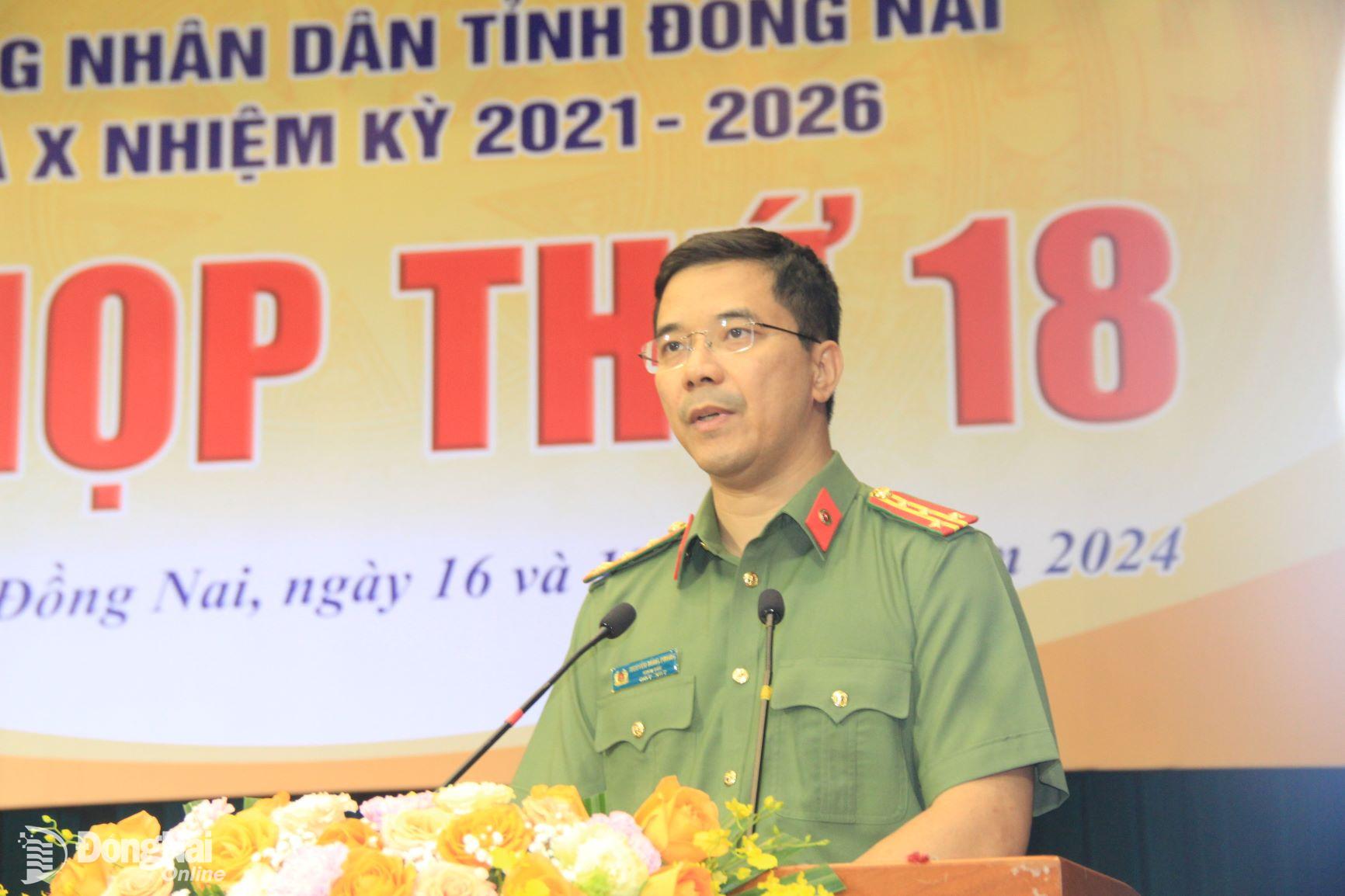 Giám đốc Công an tỉnh Lê Hồng Phong trả lời chất vấn tại kỳ họp. Ảnh: Nga Sơn