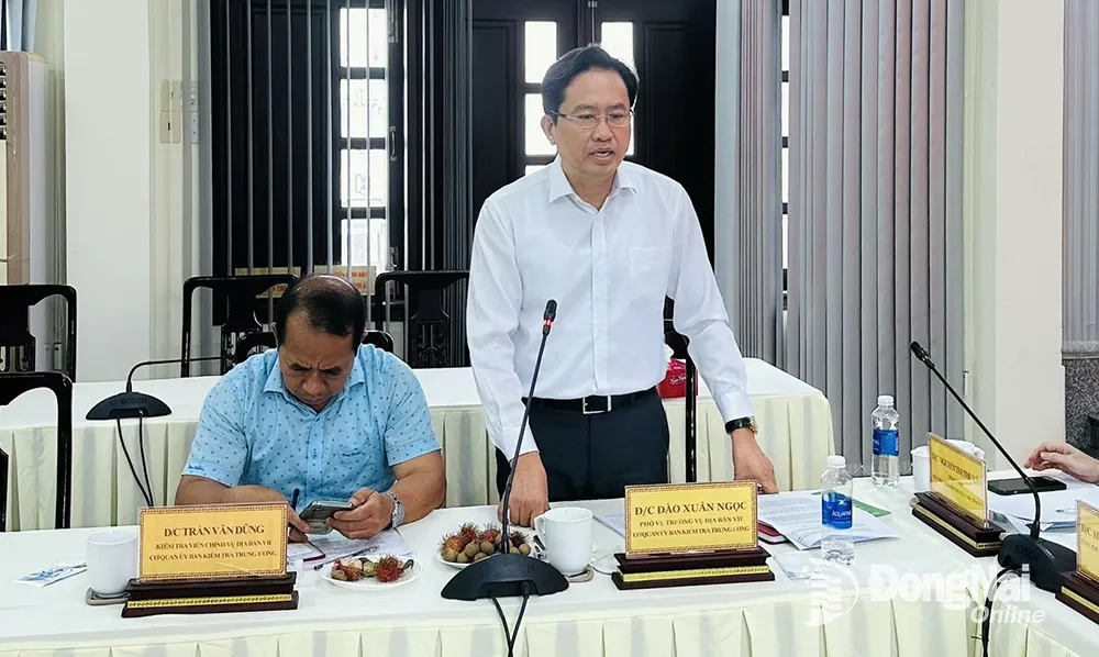 Phó vụ trưởng Vụ Địa bàn 7, UBKT Trung ương Đào Xuân Ngọc trao đổi tại hội nghị.