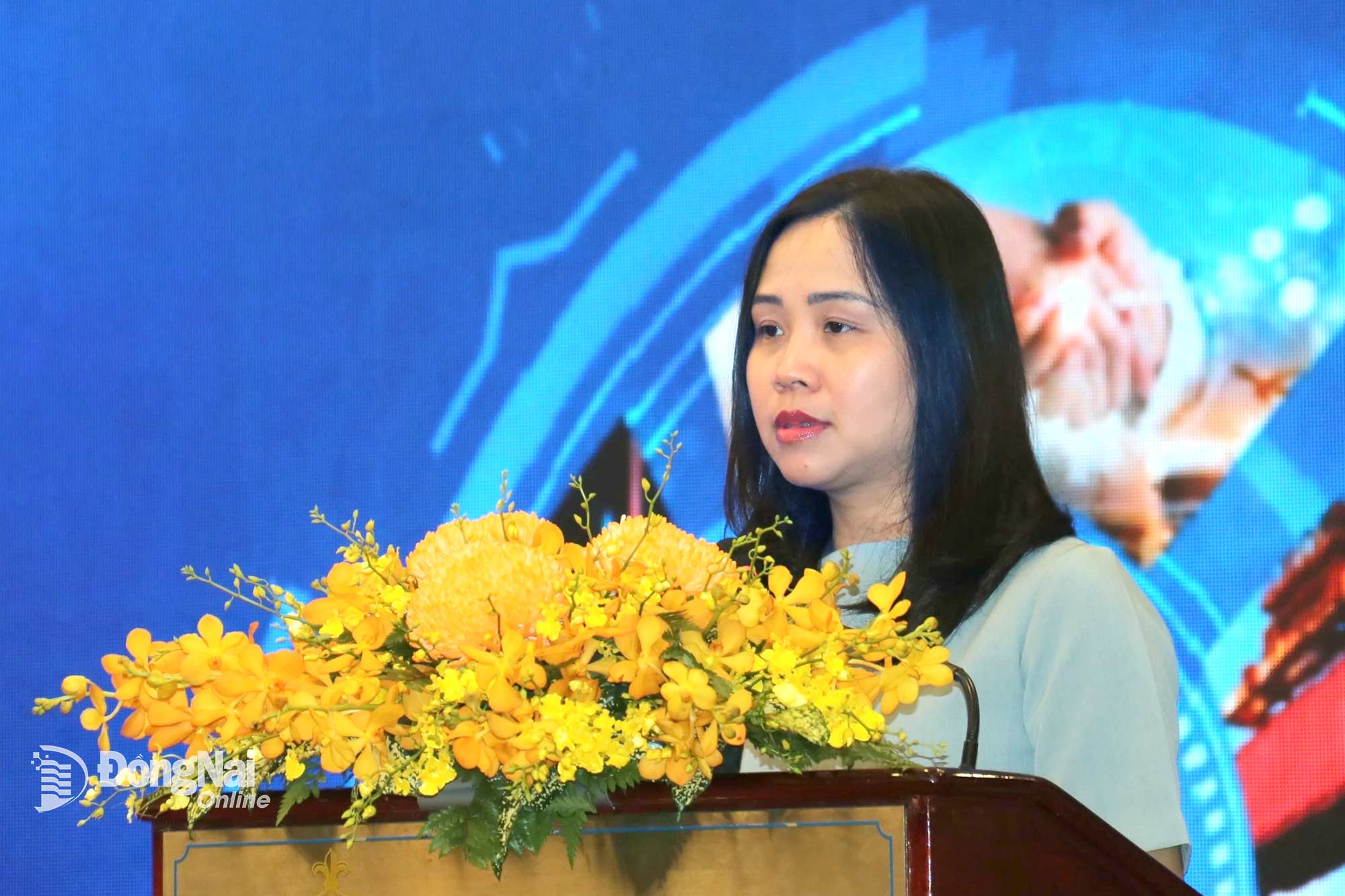 Bà Nguyễn Thảo Hiền, Phó Vụ trưởng Vụ phát triển thị trường nước ngoài (Bộ Công thương) phát biểu đề dẫn tại diễn đàn. Ảnh: Vương Thế