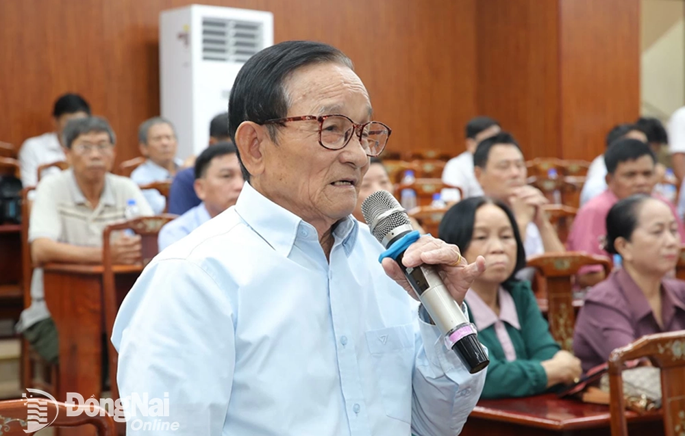 Cử tri phường Bình Phước bày tỏ sự phấn khởi và tin tưởng vào bộ máy chính quyền địa phương 2 cấp. Ảnh: Trương Hiện